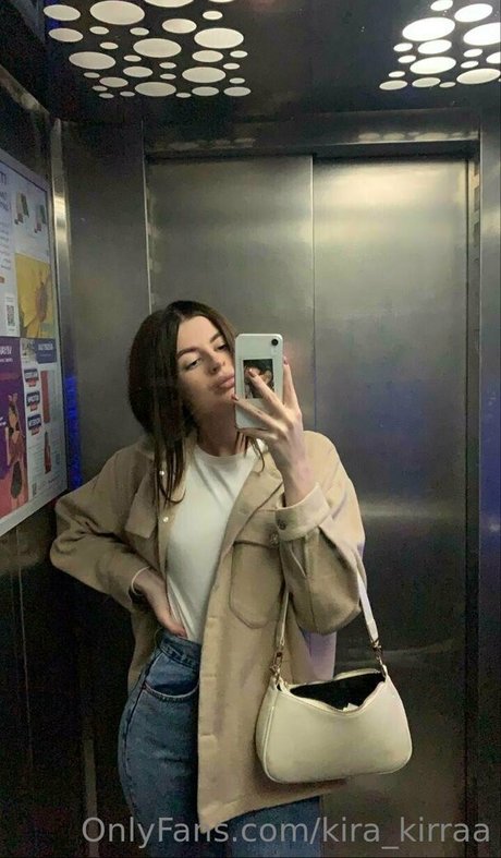 kira kirraa modelo adulto foto