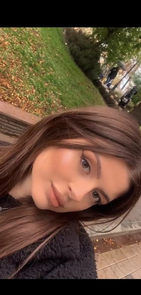 kira kirraa modèle joli image