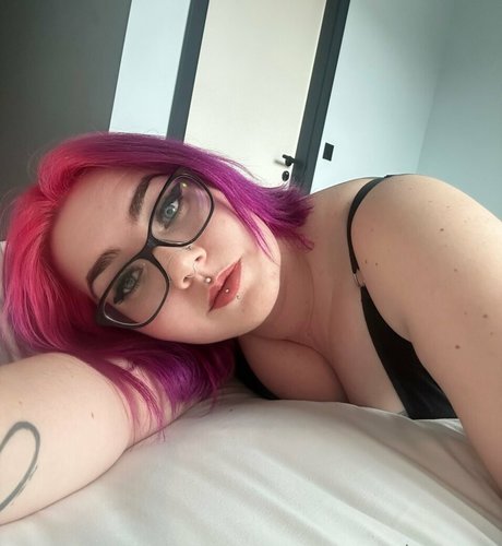 sylvermoon erotic model image