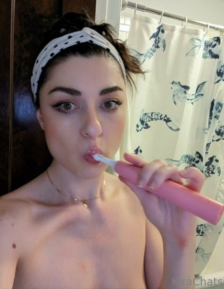 KiraChats modelo superior imagen