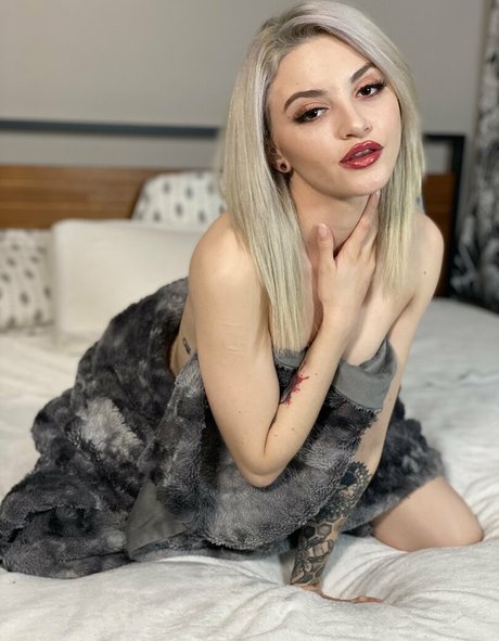 Lola Fae estrella desnuda fotos