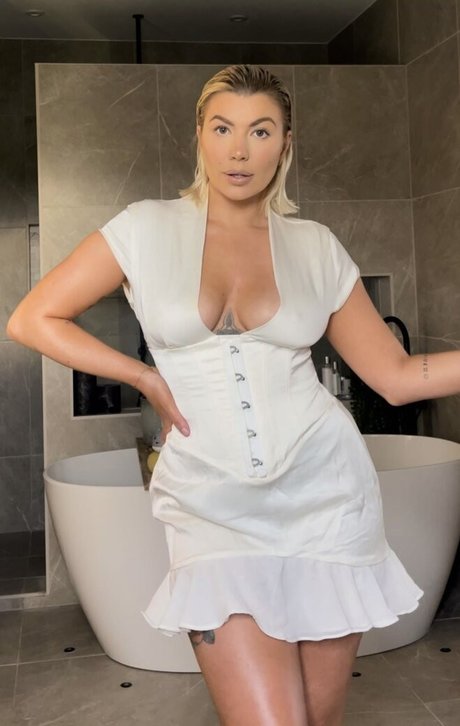 Olivia Buckland star du porno adulte des photos