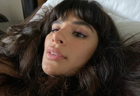 Diane Guerrero estrella porno atractiva galería