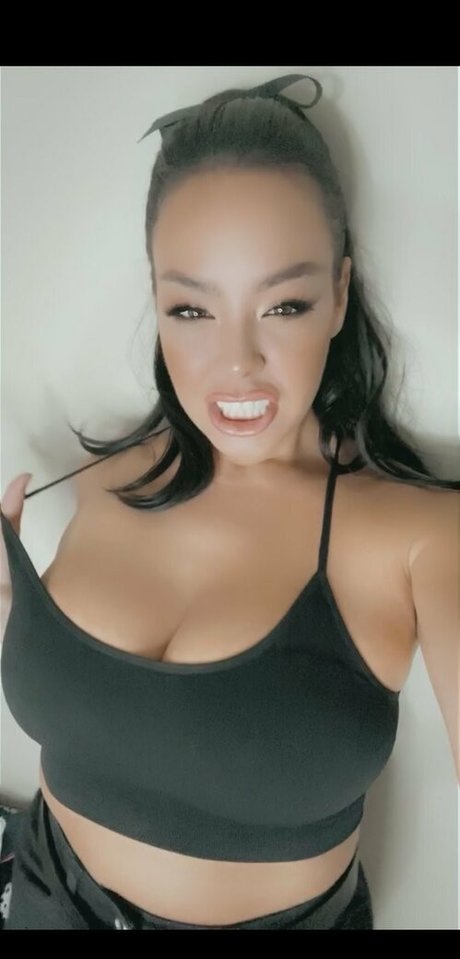 kittenlatenight model adult pic