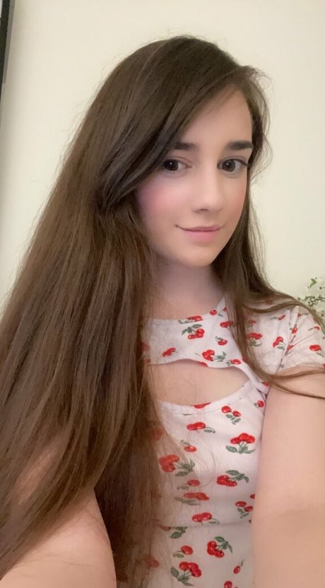 MFC Kitty model perfect photos