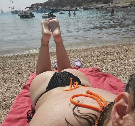 midgetto modelo de alta definición archivo