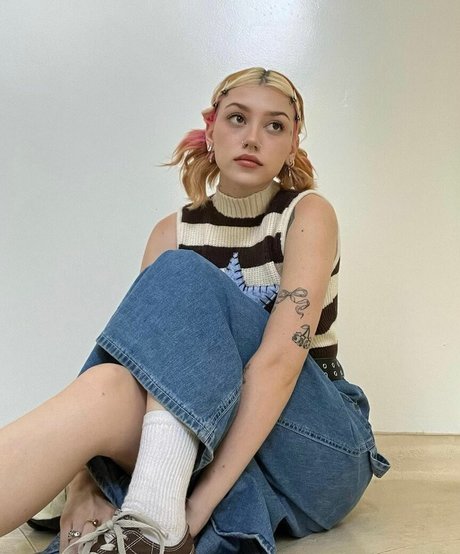 Kailee Morgue estrella desnuda imágenes