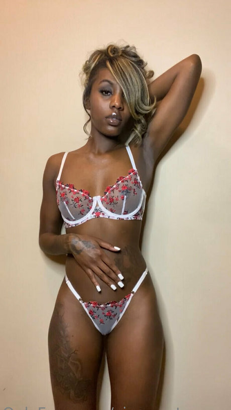 vipsweetonyxx erotic pornstar photos