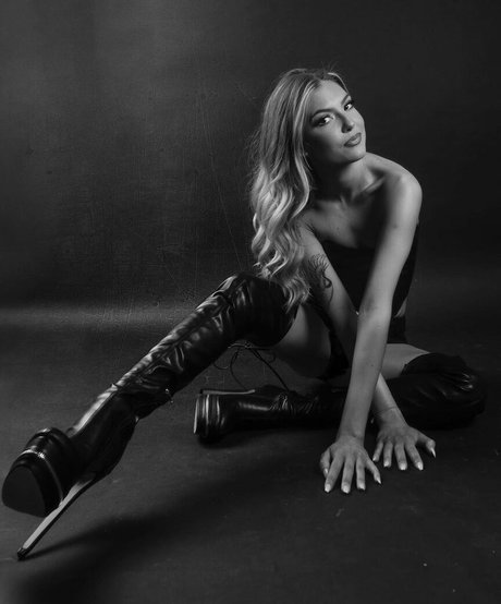 AsiaLily pornstar sexy pictures