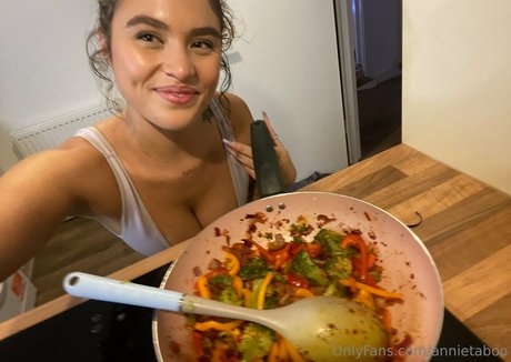 annietaboo étoile chaude photos