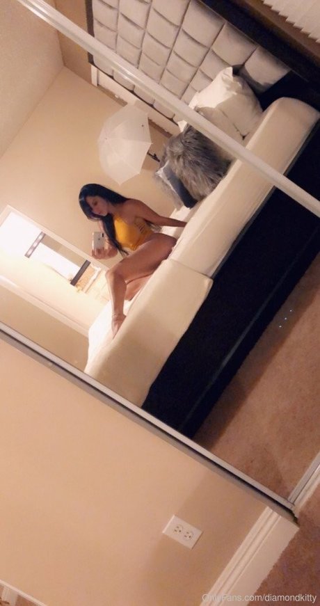 Diamond Kitty modelo de alta definición fotos