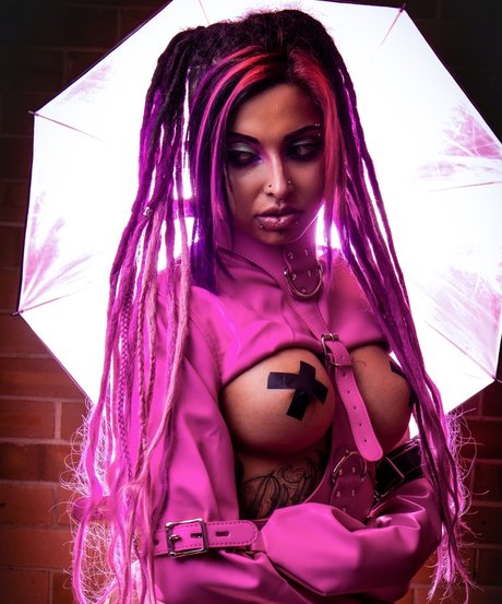 Sara Vicious model exclusive image