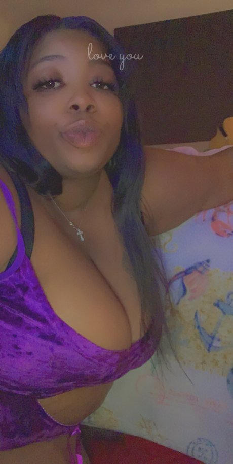 Thickums star nude image