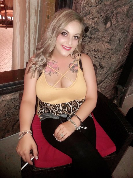 SmokingMlf pornstar sexy photo