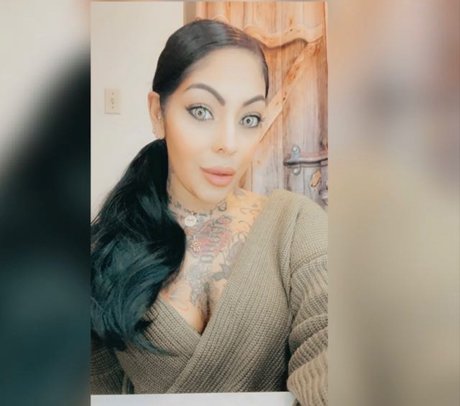 Shanni modelo desnudos imagen