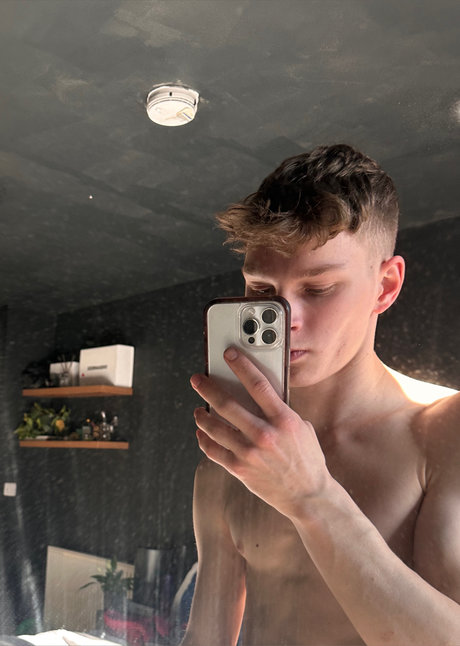 Lorcan model hot galleries