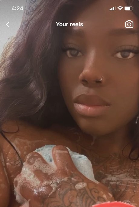 Wet pussy_ beautiful pornstar photo