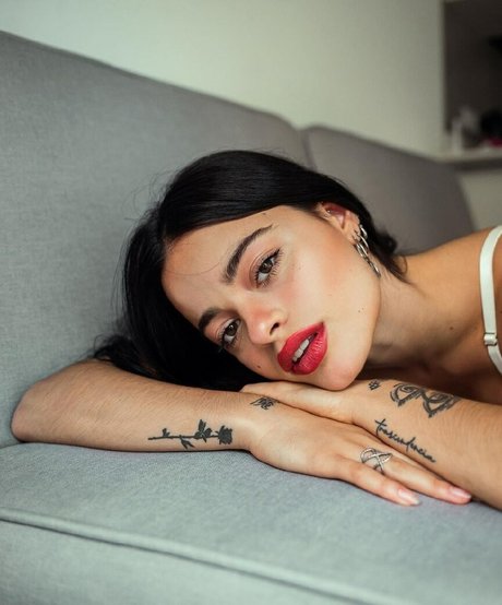 Juli Savioli pretty pornstar archive