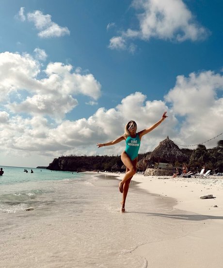 Gabi Lopes modèle chaud images