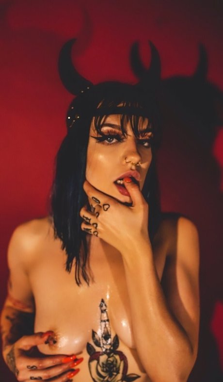 KrispyKremeRose erotic model picture