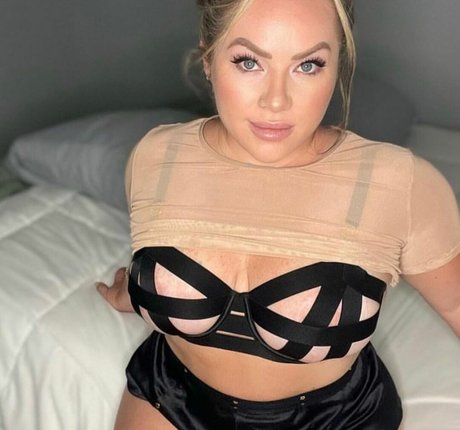 notyouraverage estrella porno hermosa imágenes