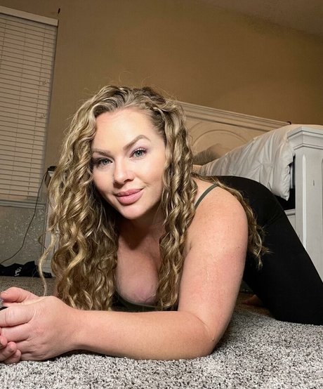 notyouraverage sex model pic