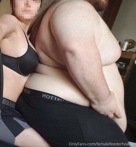 femalefeederheaven estrella porno atractiva imágenes