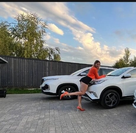 Lisa Rulit arte modelo galerías