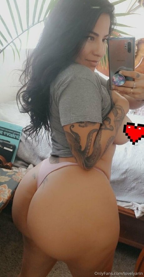 lovelyarin estrella porno de alta calidad foto
