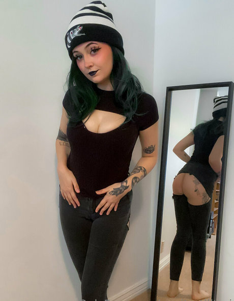 yepitsstilltori modèle érotique image