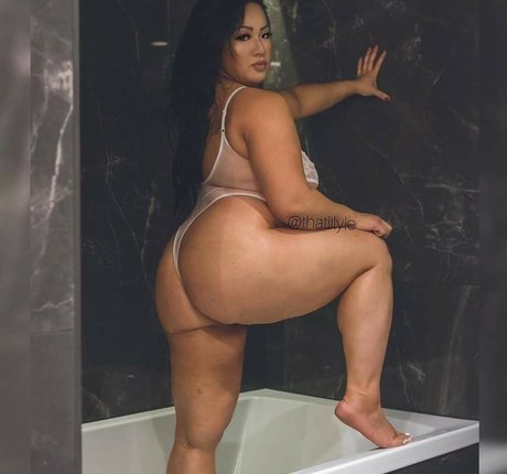 Lily Le model art archive