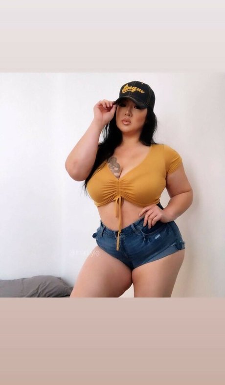 Lily Le pornstar art gallery