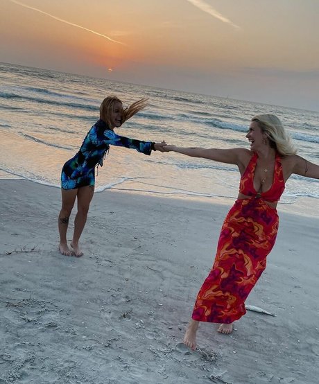 Taylor Hughs modèle magnifique images