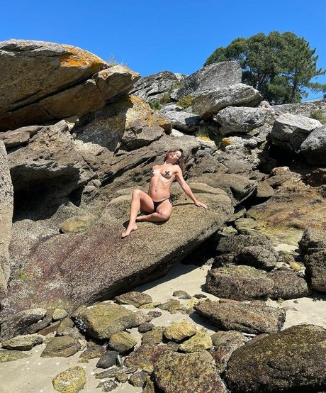 Erika Sanz modèle nu des photos