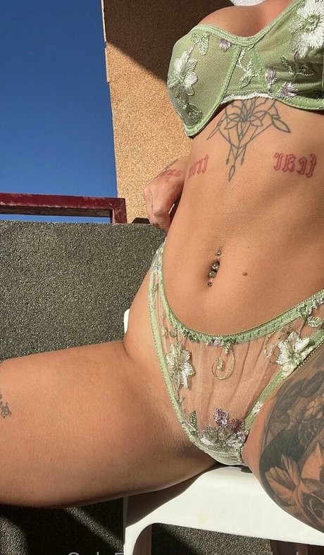 Majabebe actriz desnuda galerías