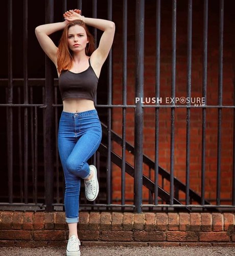 Ellie Littlechild modelo caliente imagen