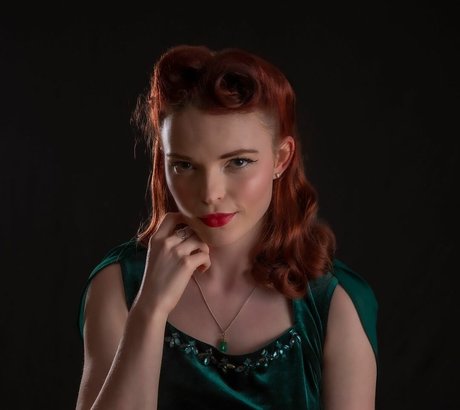 Ellie Littlechild estrella porno desnuda archivo