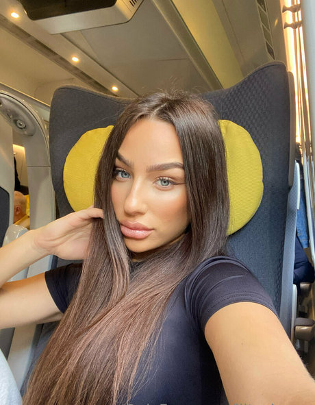 liltashmae estrella superior foto