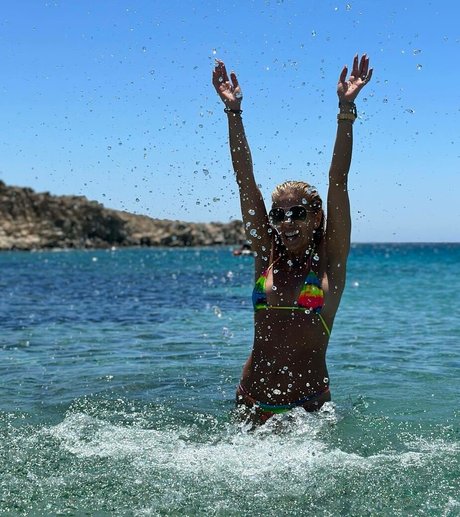 Adriane Galisteu joli modèle archive