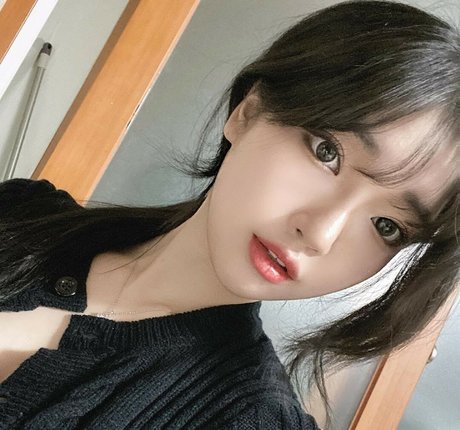 Se Yeon model porn picture