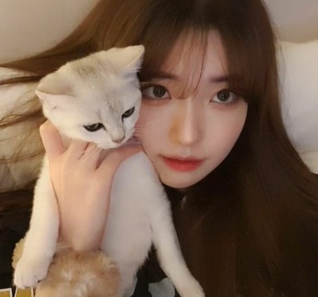 Se Yeon mannequin image