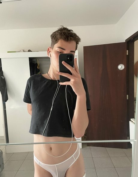 Femboyzx_ art star photo