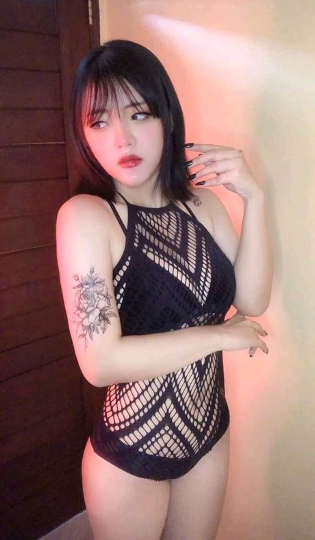 Hiyukimos model nudes image