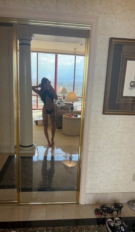 Kaitlyn Nguyen estrella porno bonita imagen