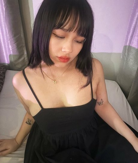 sadparu actrice érotique photo