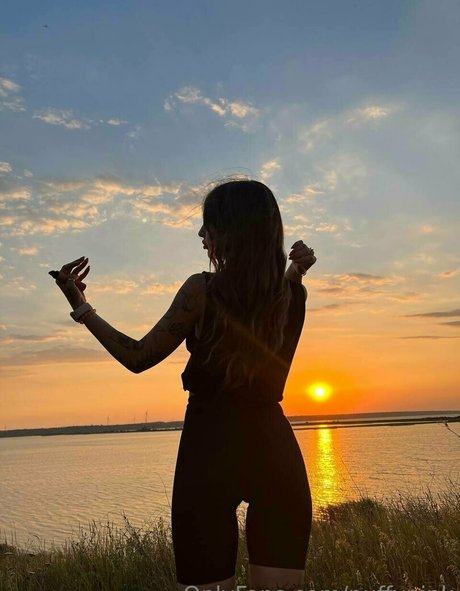 pollyy lolly modelo desnudo imagen