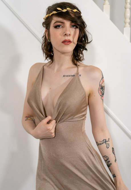 awwtumdabottom naked star image