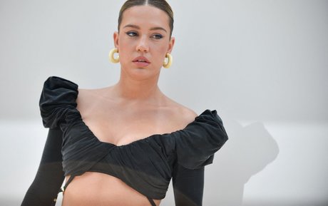 Adele Exarchopoulos bonita modelo foto