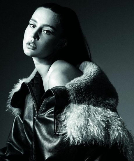 Adele Exarchopoulos modèle magnifique des photos