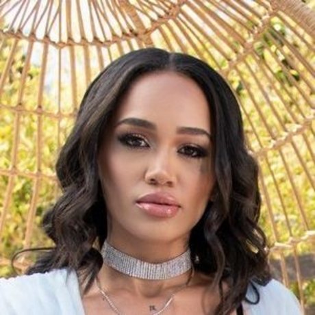 Julie Kay modelo desnuda galerías